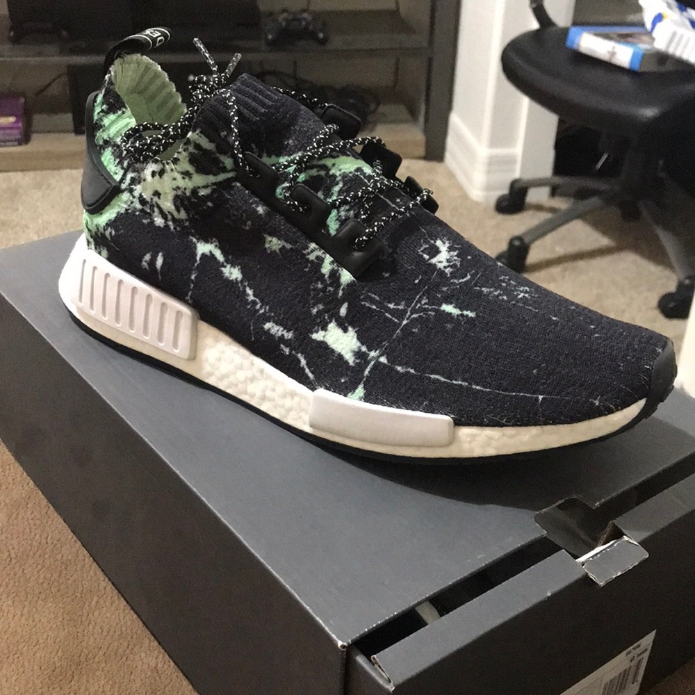 NMD R1 PK